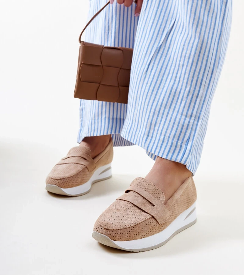 Brązowe perforowane półbuty Muna