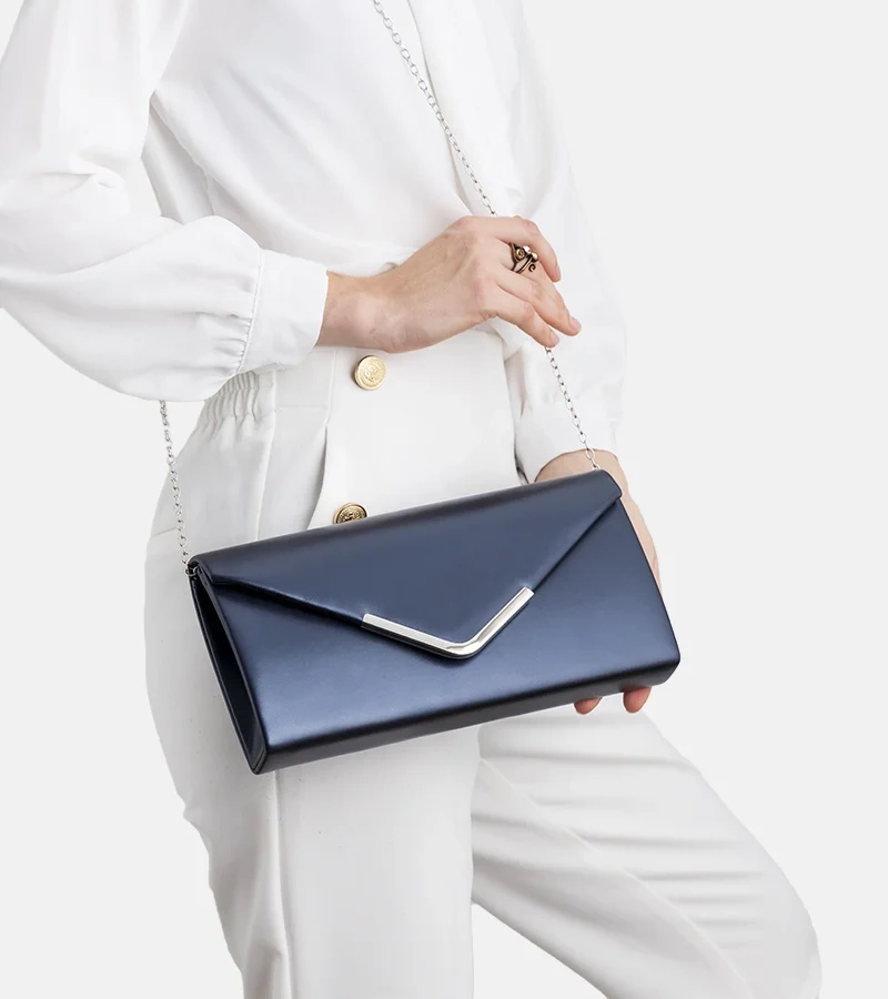 Granatowa kopertowa torebka Godines