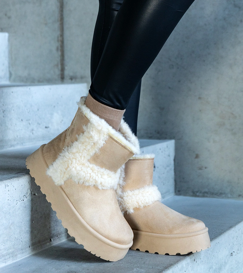 Beżowe ekozamszowe śniegowce na platformie Peters