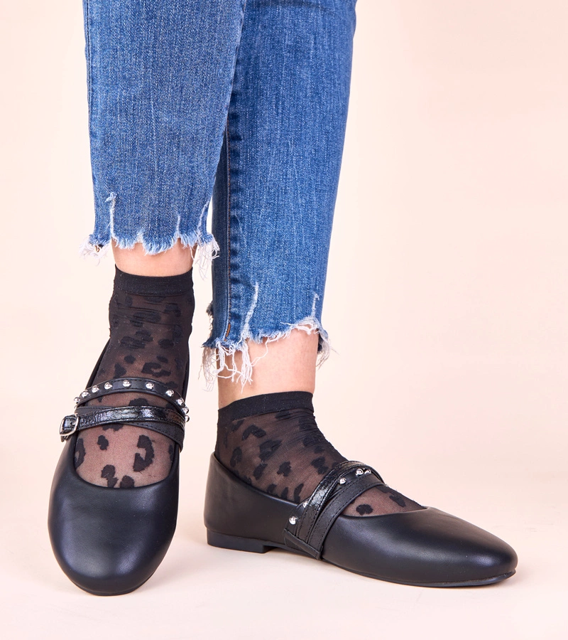 Czarne baleriny z ozdobnymi paskami Vika