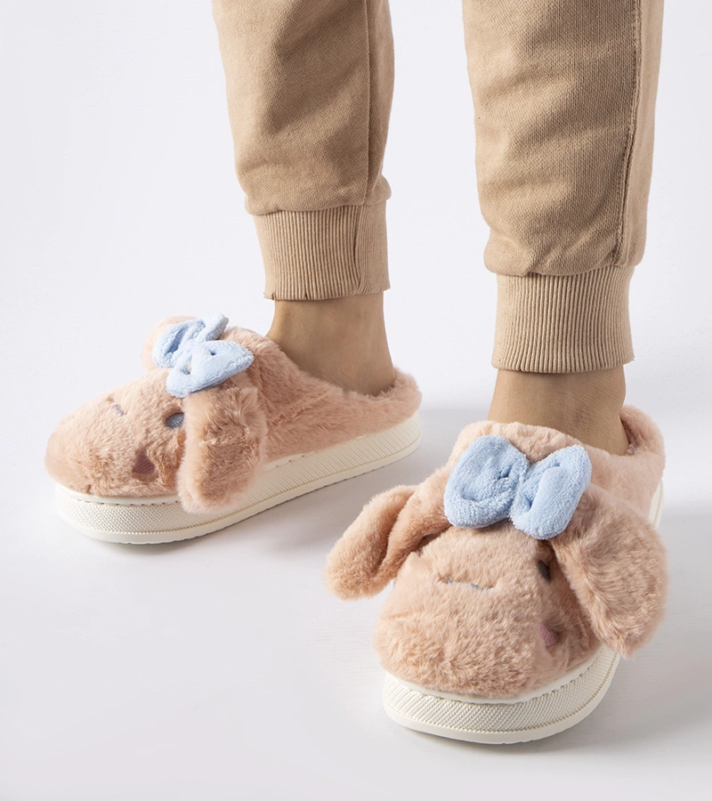 Różowe ciepłe kapcie z uszami i kokardą Gilda