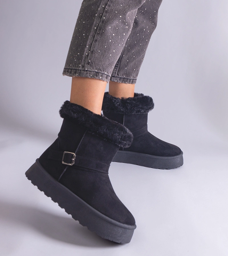 Czarne ocieplane śniegowce zdobione futerkiem Iglesia