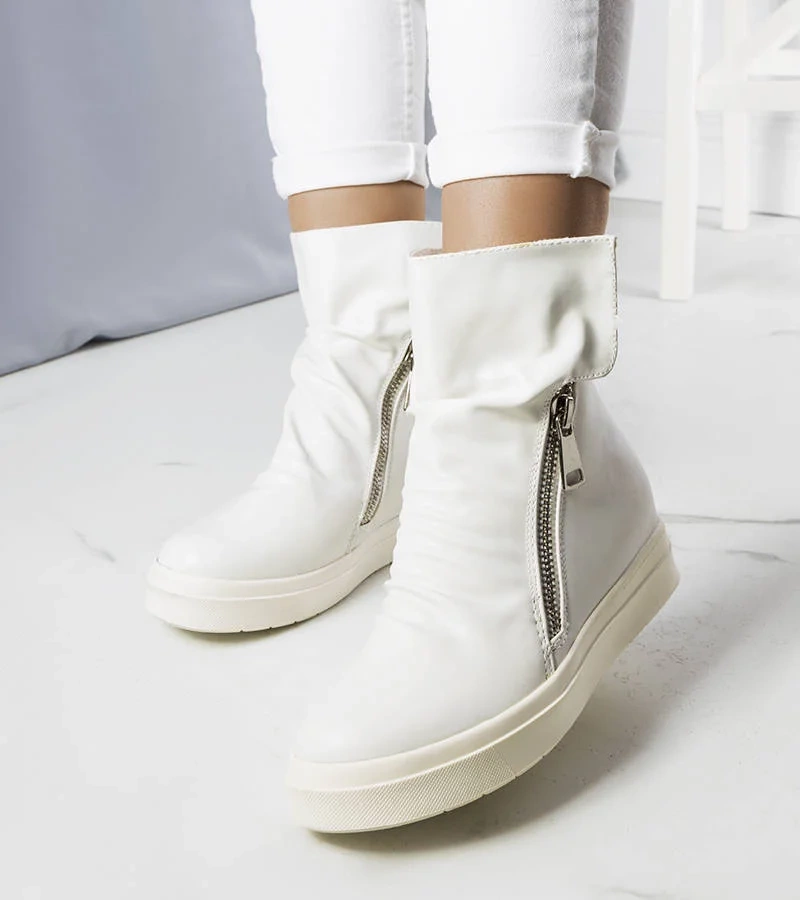 Białe botki na koturnie Monique