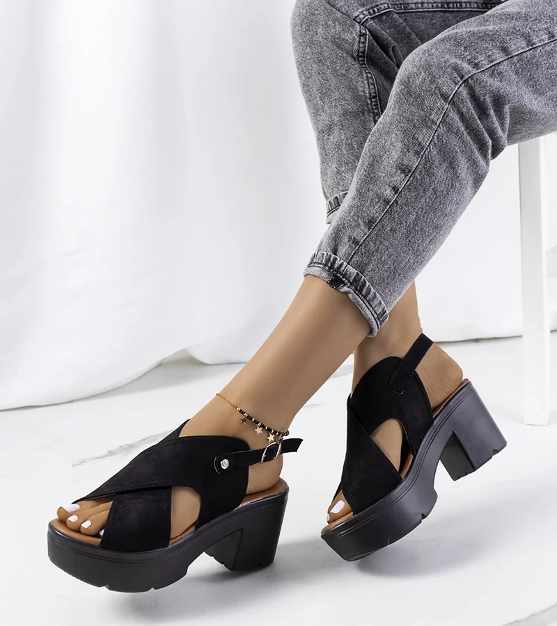 Czarne sandały na obcasie Frith