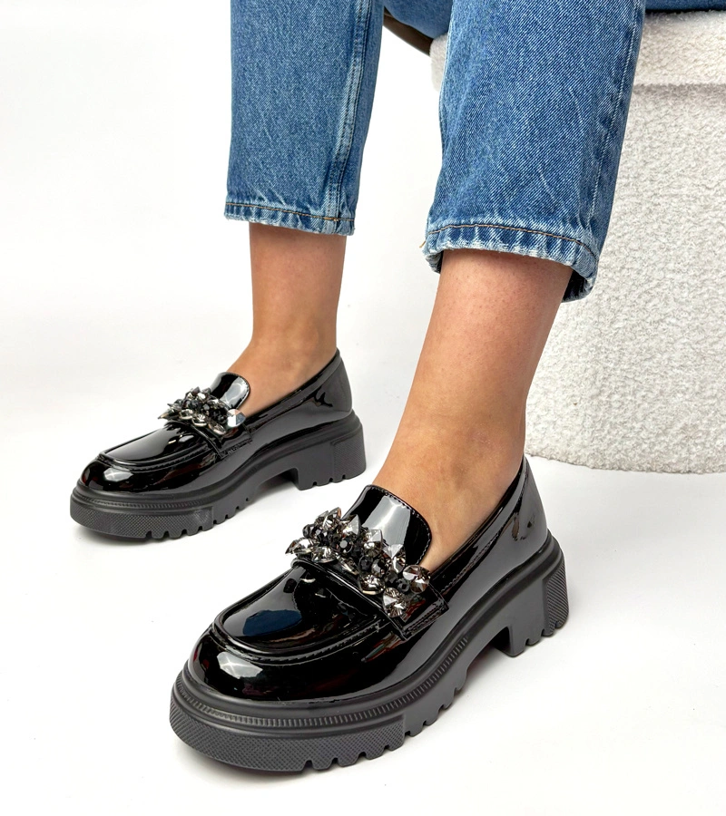 Czarne lakierowane mokasyny z ozdobą Océane