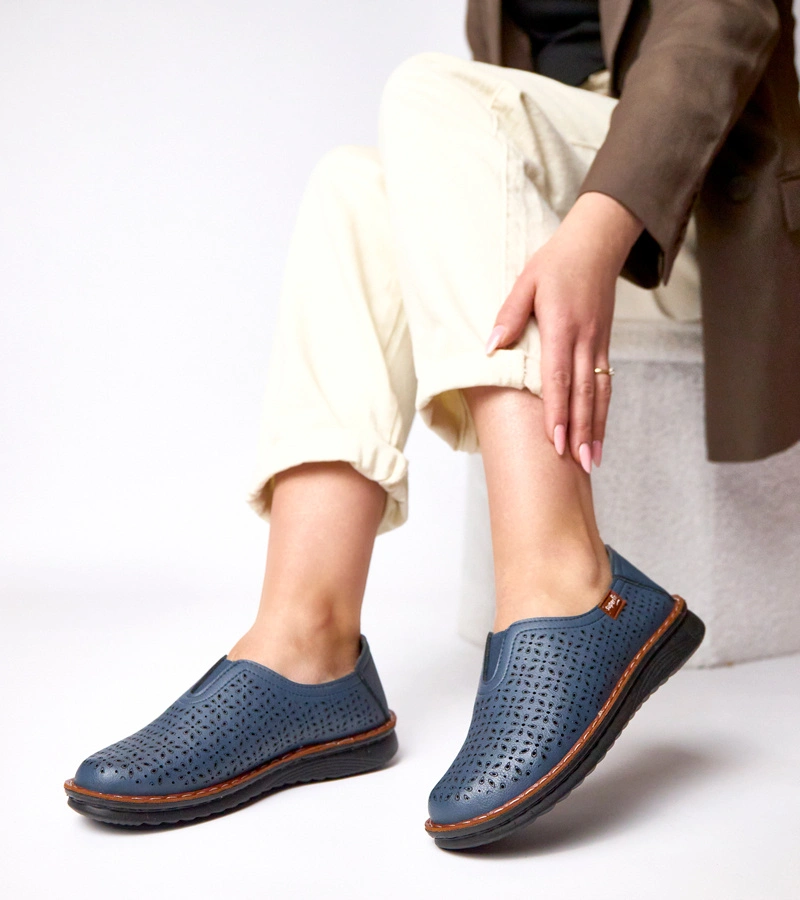 Granatowe ażurowe wsuwane półbuty Rosa