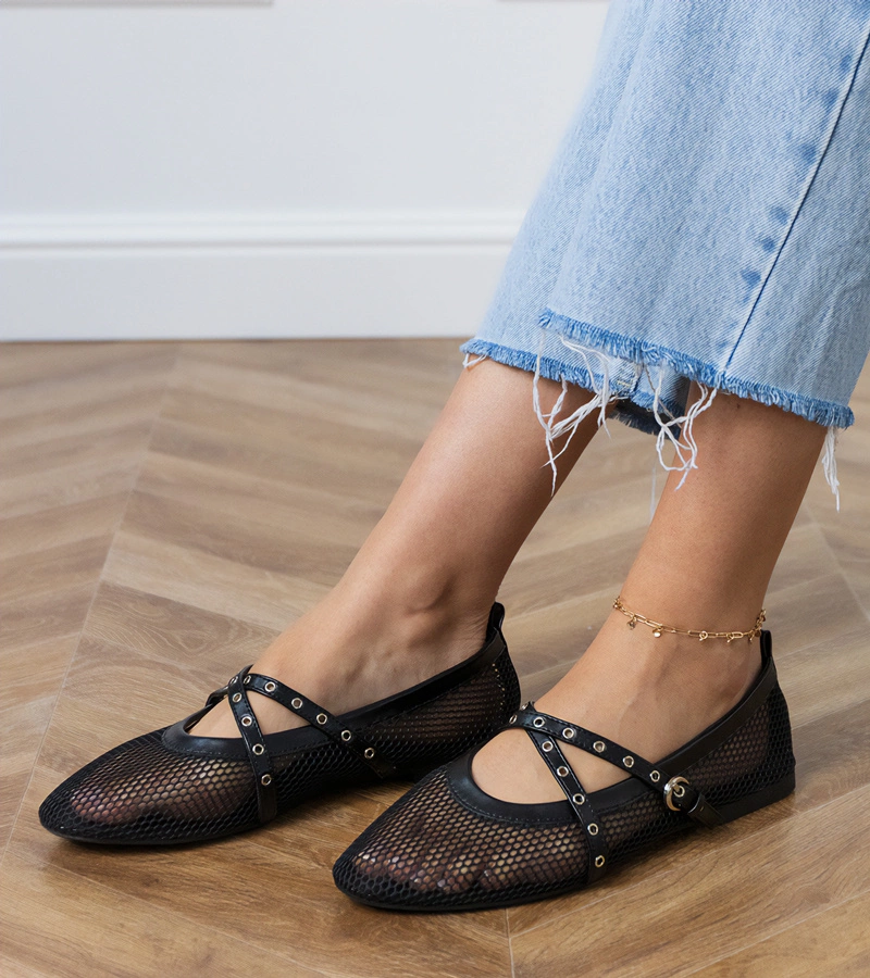 Czarne balerinki siateczkowe z ozdobna sprzączką Zerid