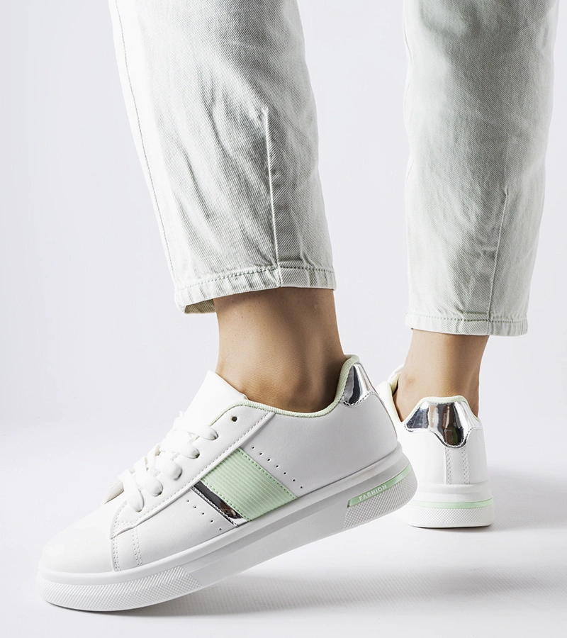 Białe sportowe buty z miętowymi dodatkami Marei