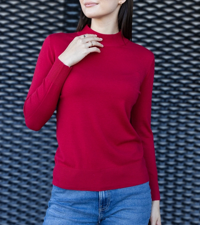 Czerwony klasyczny sweterek o luźnym kroju Essana