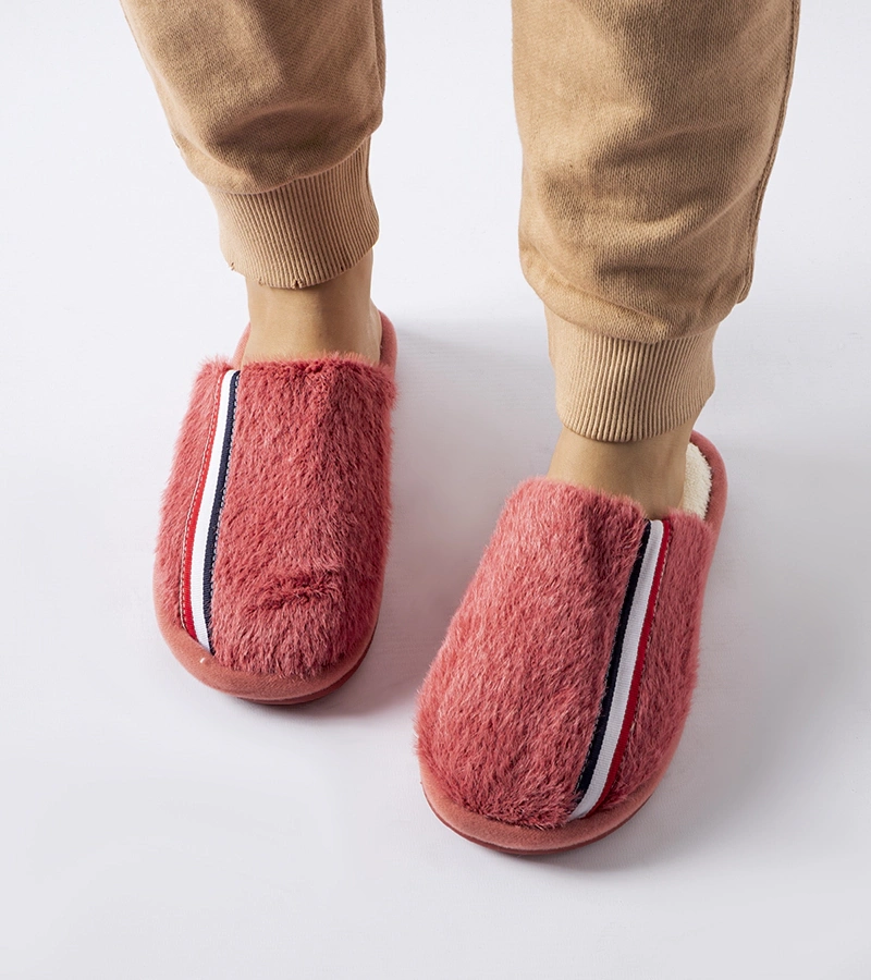 Ciemnoróżowe kapcie Plymouth