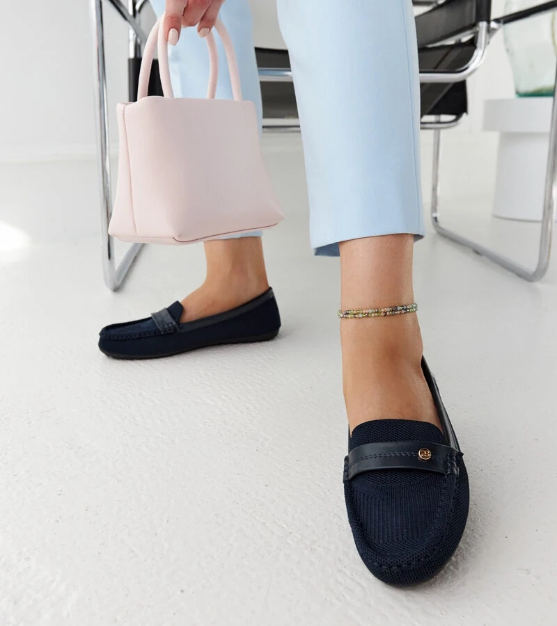 Granatowe materiałowe mokasyny Fombio