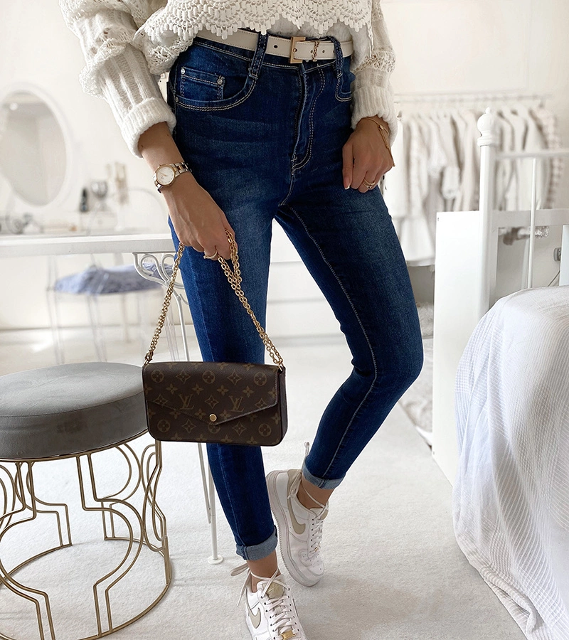 Granatowe jeansy Syca