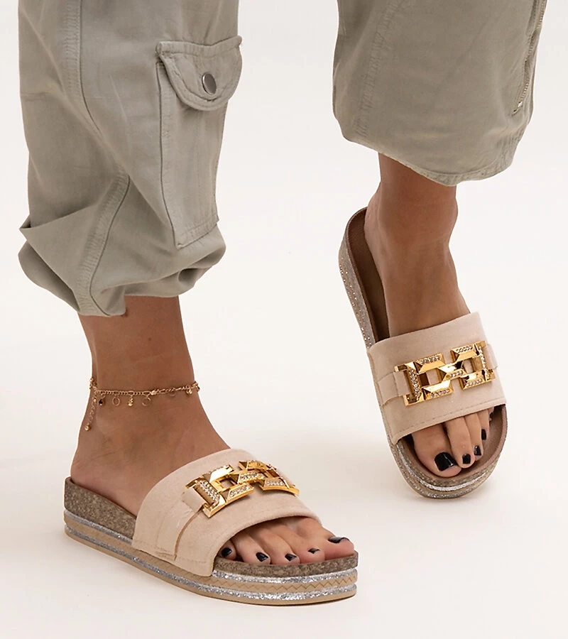 Beżowe klapki z błyszczącą klamerką Niamh