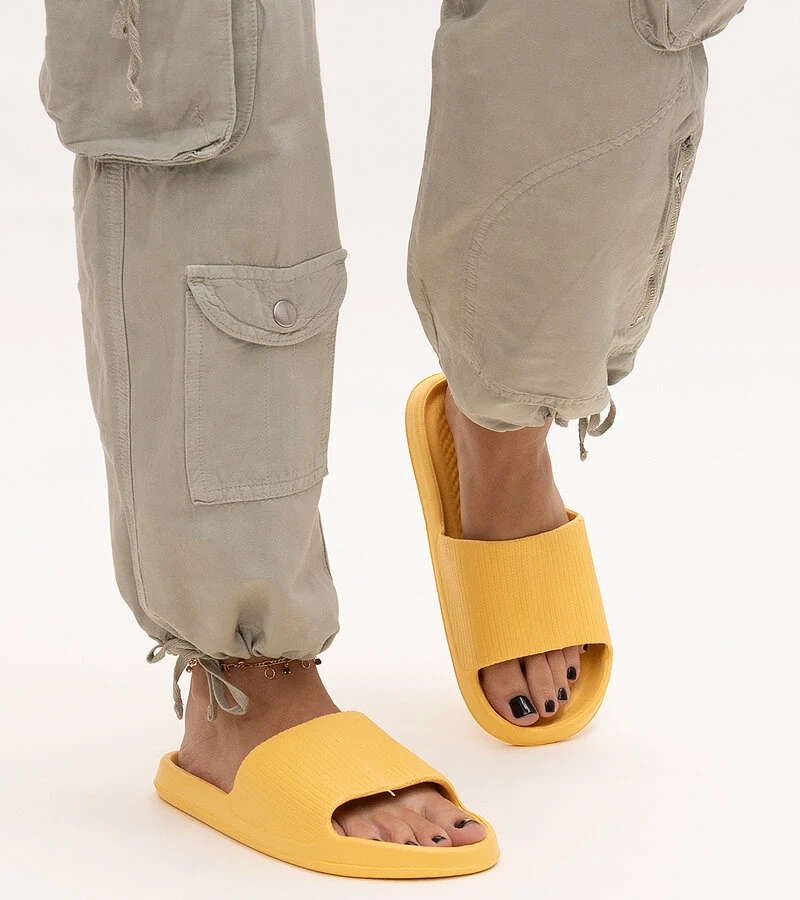 Żółte klapki piankowe Menta