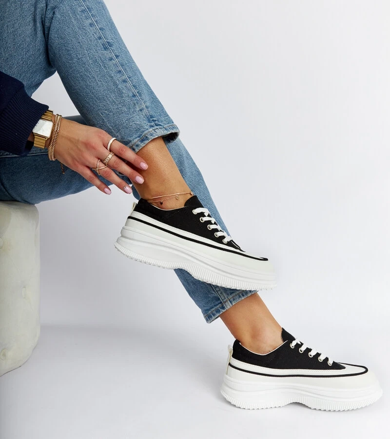 Czarne trampki na platformie Plesio