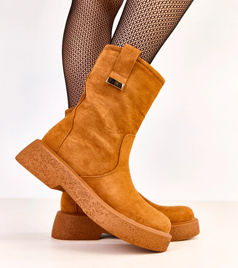 Brązowe botki ekozamszowe ze złotą ozdobą Mileda