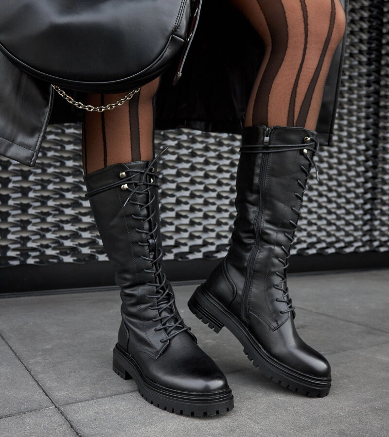 Czarne wysokie wiązane workery Montepiano