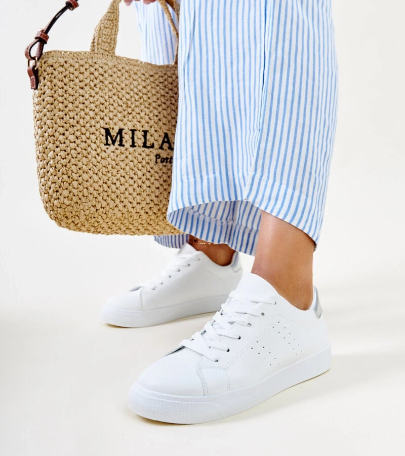 Biało-srebrne sneakersy Akila