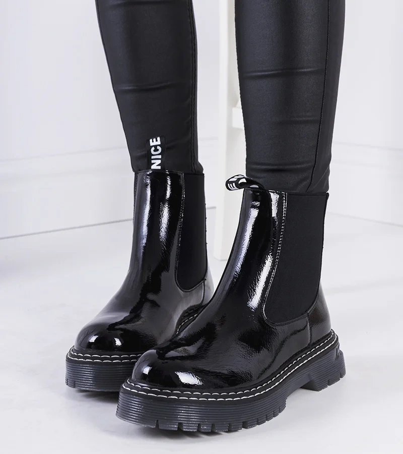 Czarne lakierowane sztyblety Vido