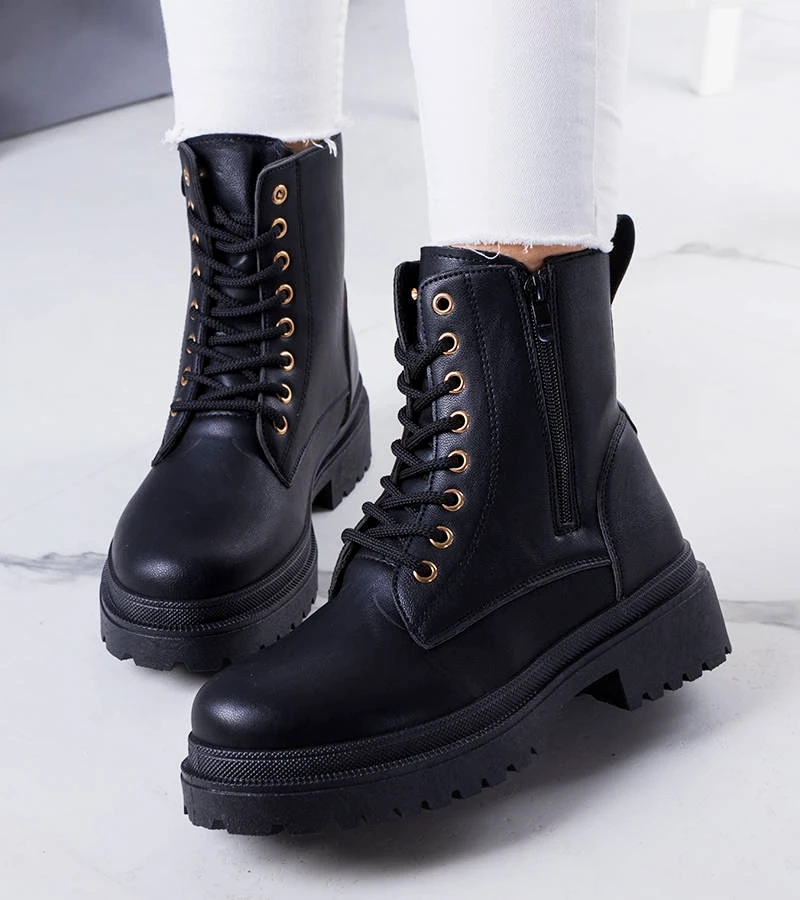 Czarne botki na modnej podeszwie Ali