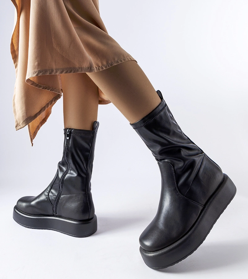 Czarne botki na platformie Shadid