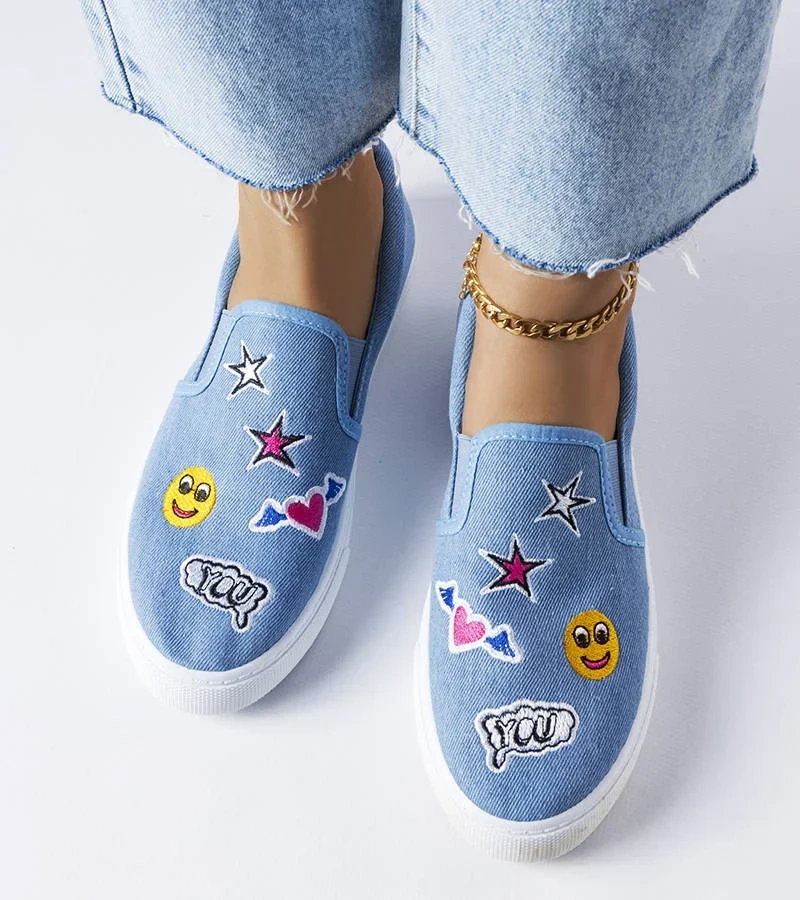 Błękitne tenisówki z naszywkami Giguère