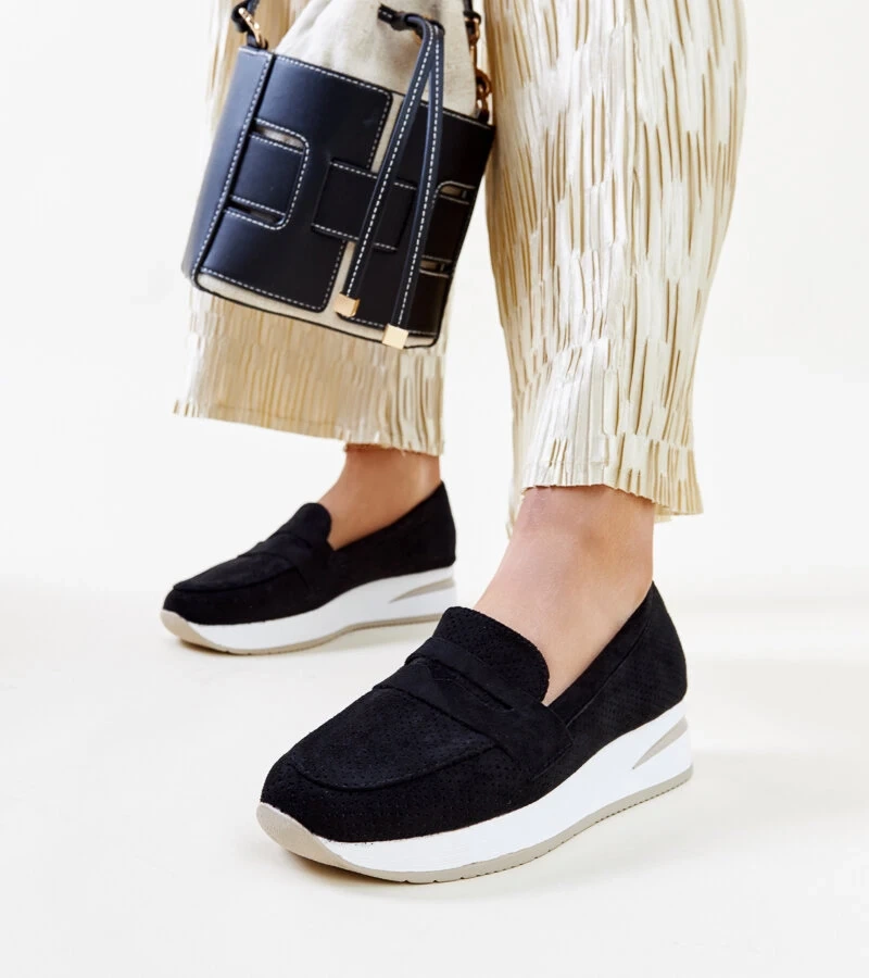 Czarne perforowane półbuty Muna