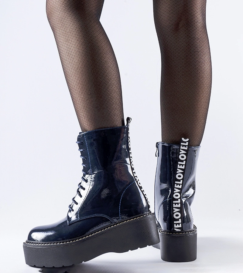 Granatowe lakierowane buty na platformie Leos