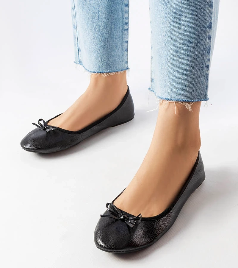 Czarne balerinki zdobione kokardką Vaillancour