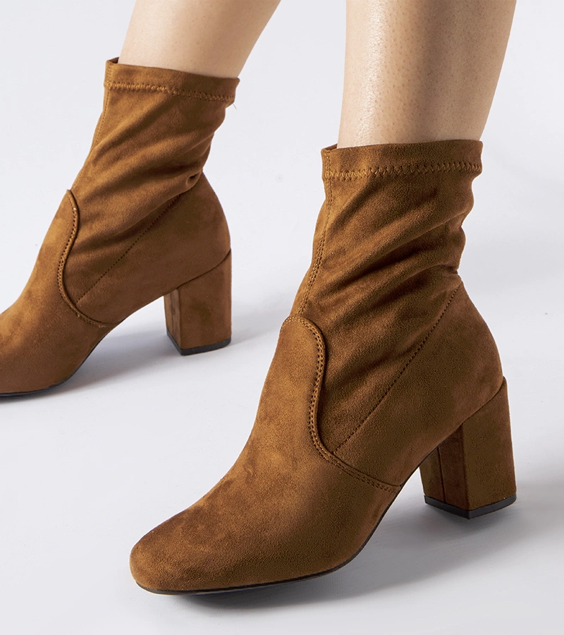 Brązowe wsuwane botki na słupku Lexington