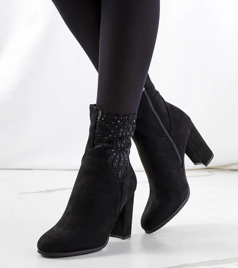 Czarne botki na obcasie Onryx