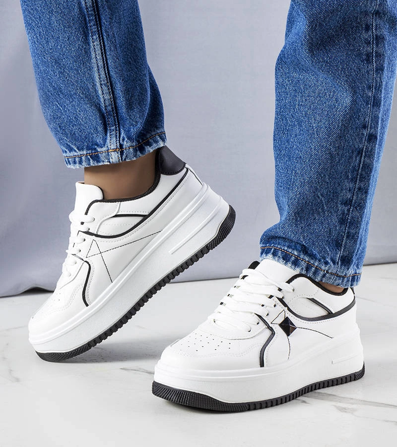 Białe sneakersy na platformie Juanita