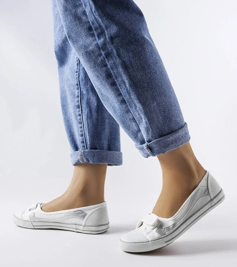 Białe materiałowe tenisówki Winifred