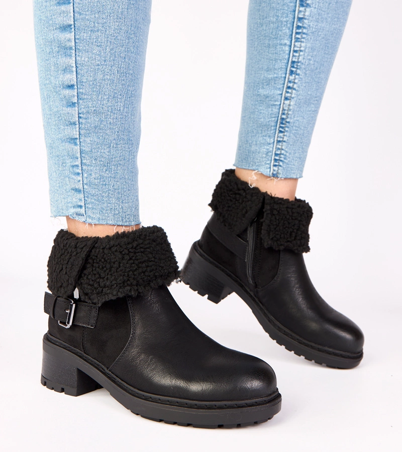 Czarne botki na obcasie z wywijaną cholewką Olga