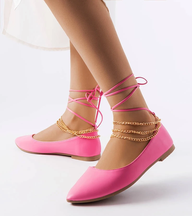 Różowe balerinki z ozdobnym zapięciem Donat