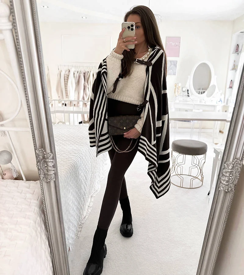 Brązowa narzutka z kapturem Leyla