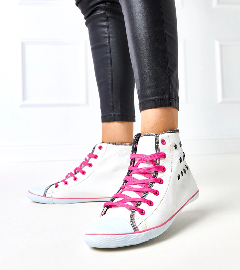 Białe trampki za kostkę z geometrycznym wzorem Kalert