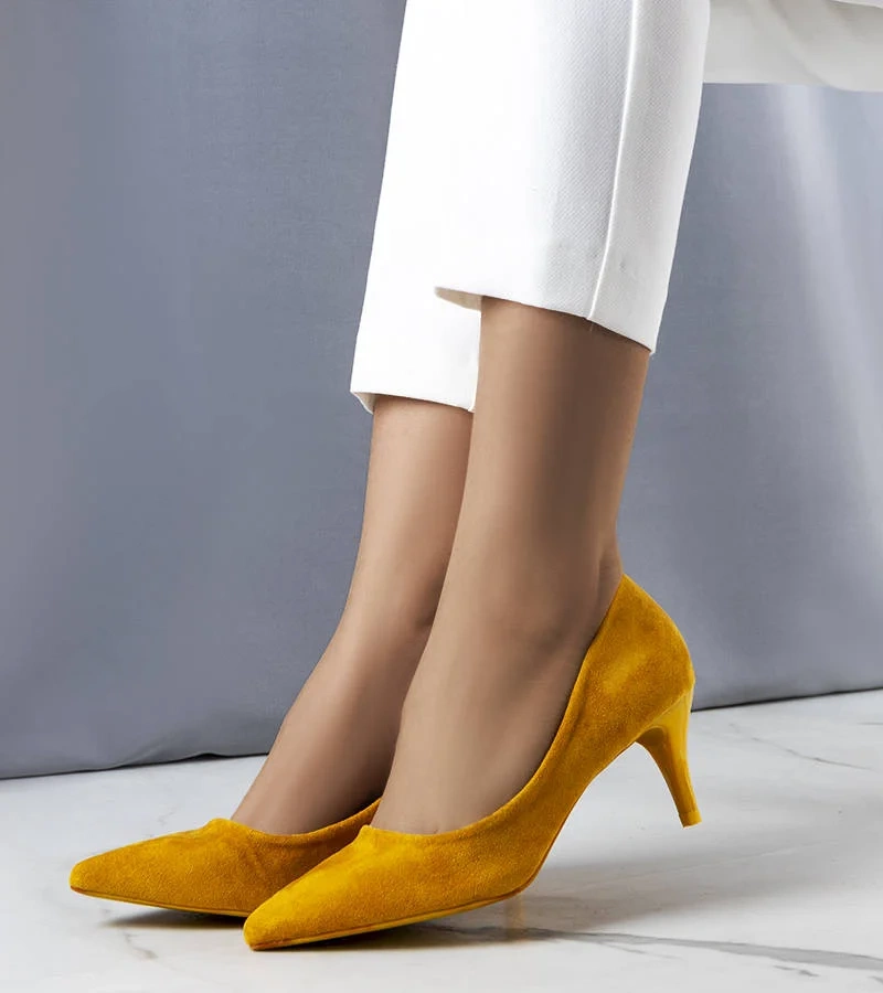 Żółte czółenka na szpilce Coursi