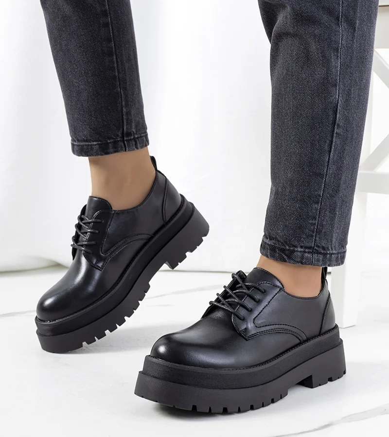 Czarne półbuty na platformie Foxton