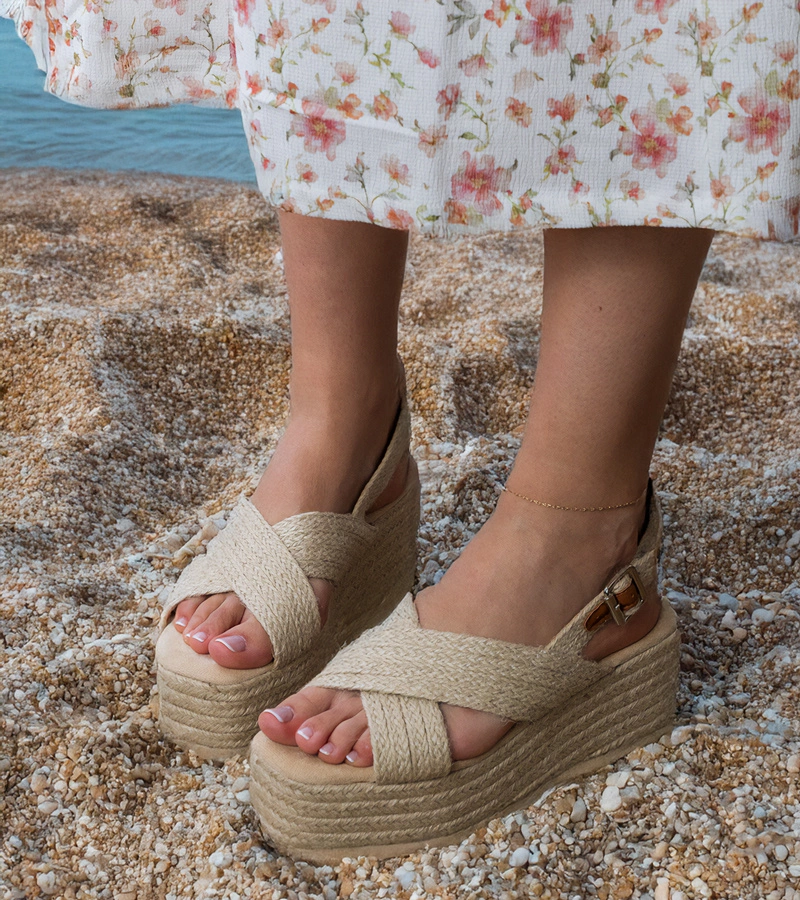 Beżowe sandały espadryle na platformie z paskami Olisa