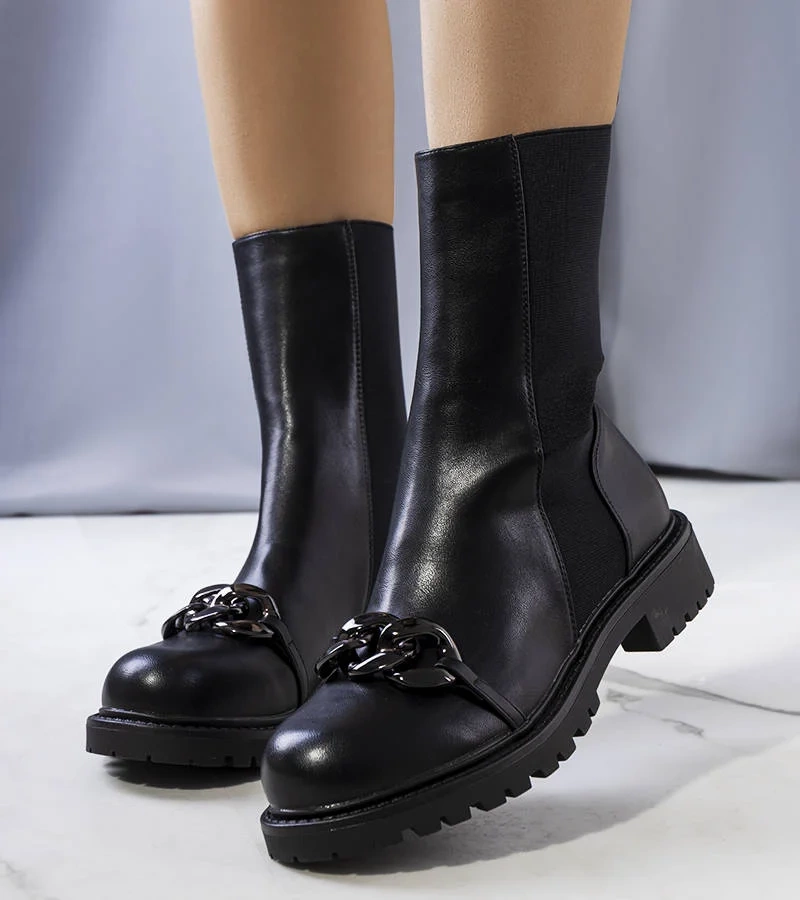 Czarne botki z łańcuchem Tubre