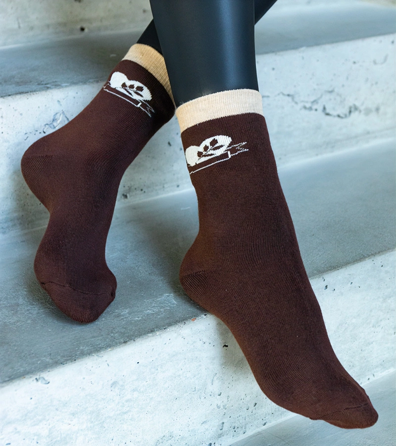 Brązowe ciepłe skarpetki z serduszkiem Sella