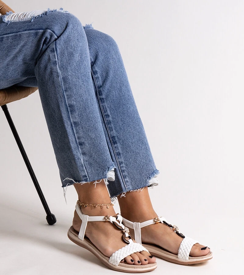 Białe sandałki plecione Izodora