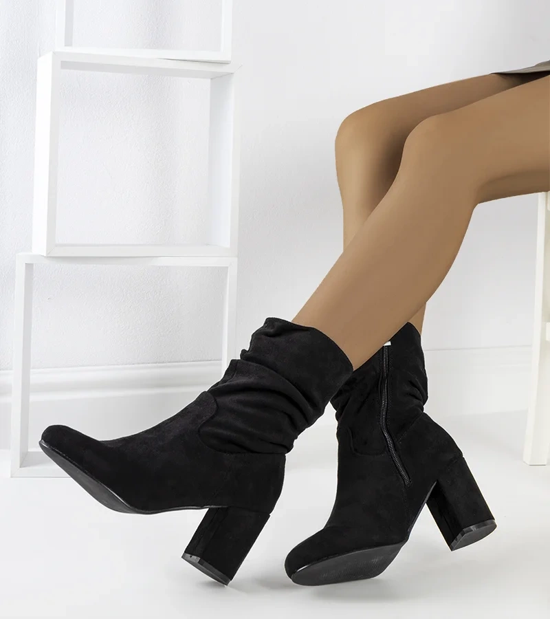 Czarne botki na słupku Howard