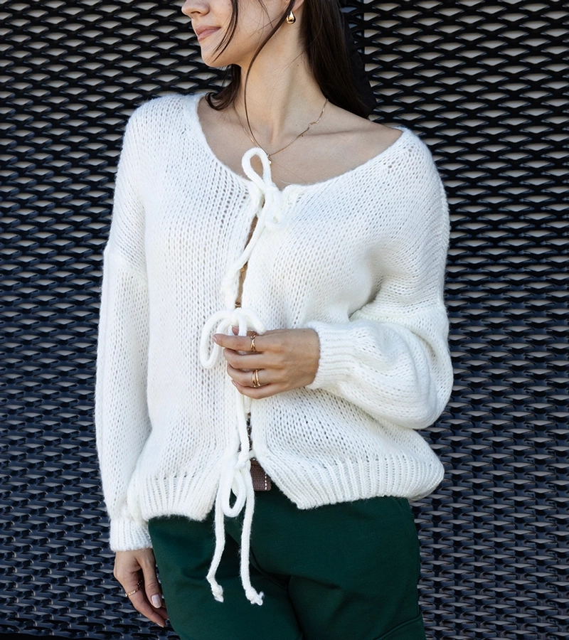 Biały wiązany sweterek Sumaia