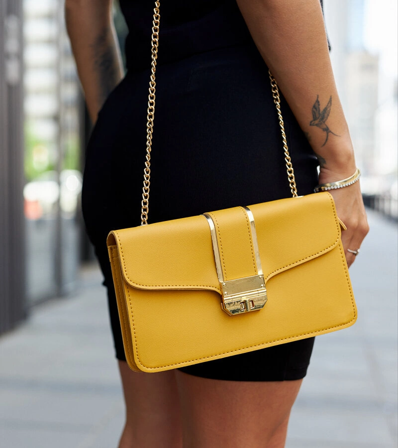 Żółta torebka na ramię z łańcuchem Elmia