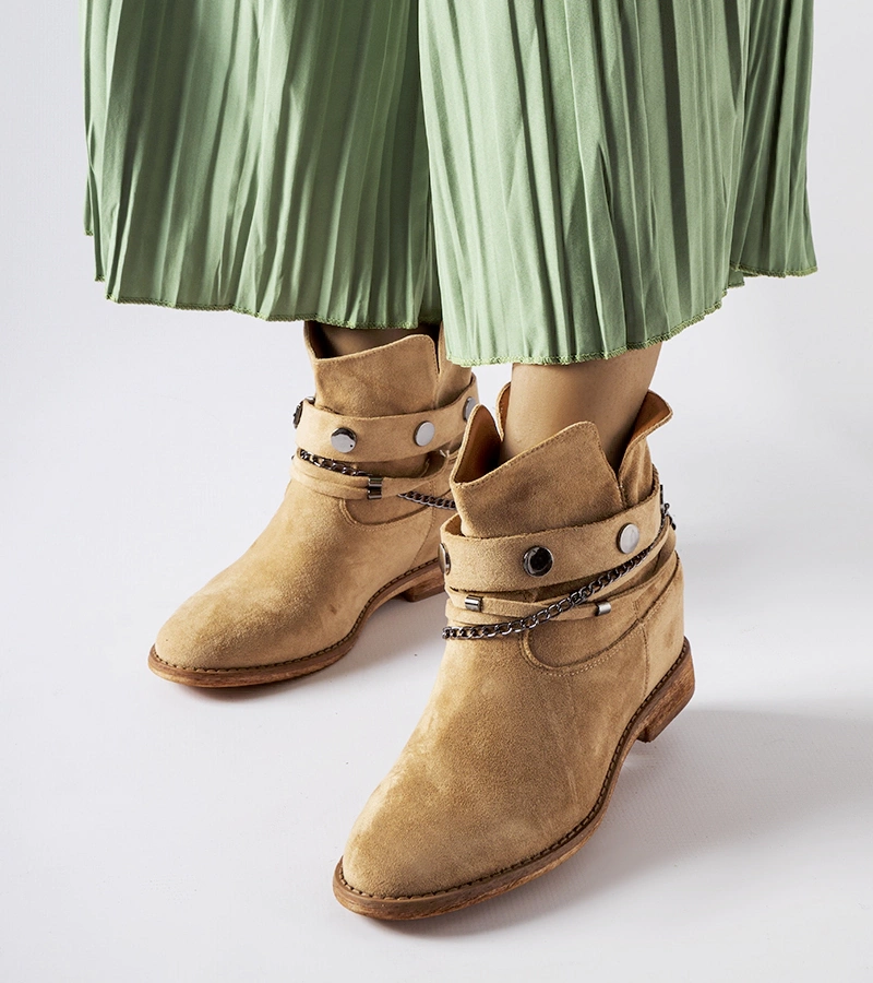 Beżowe ocieplane botki na koturnie Rinehart