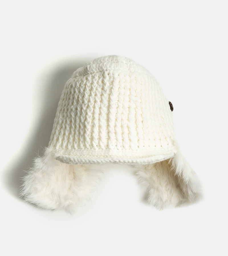 Biała czapka z nausznikami Zora