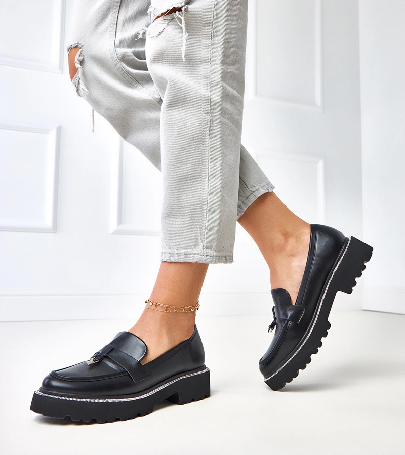 Czarne mokasyny z ozdobą i cyrkoniami Katrena