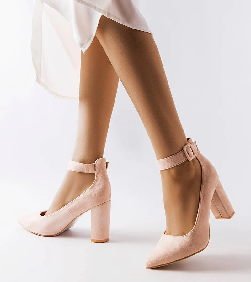 Beżowe czółenka na słupku Achen